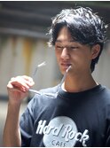 センターパートウルフ ミディアムパーマ スパイラル 黒髪 3