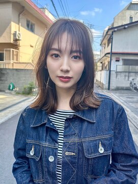 エアー 青山(AIR) くびれミディアムレイヤー大人可愛いグレージュカラー