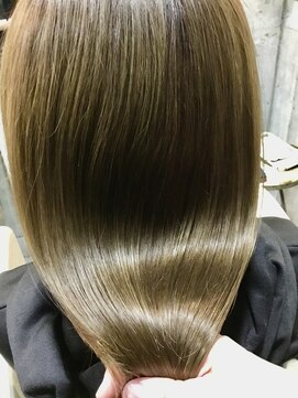 フルーヴ(Fleuve) 透明感たっぷり×くすみベージュ♪