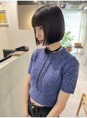 軽さもあるパツっとボブ