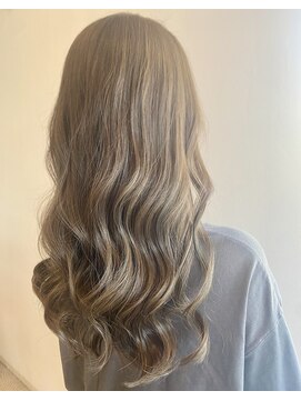 アウリィ(Aulii) 明るめグレージュ