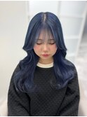 お肌が白く見えるネイビーブルー