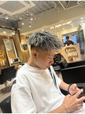 ジェットモヒカン×ホワイトメッシュ×ツイストパーマ