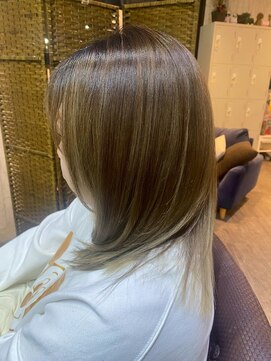 ビーチェ 小岩(Bice) 毛先にかけて明るくグラデーション◎インナーカラー