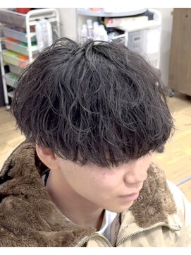 ヘアアンドフェイス ルースト(hair&face ROOST) MEN’S HAIR/サーフカール/刈り上げセンターパート/円町