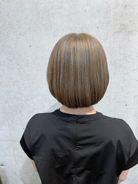 オーク ナチュリ(OAK×NACHUL) ショートボブ×ベージュ