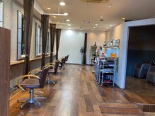 ヘアーメイク アヴァンセ 泉中央店(hair make Avance)の雰囲気（Avance泉中央店専用駐車場5台とテナント共有駐車場5台有ります）