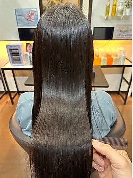 ヘアーメイク クーラ 行橋店(Hair make CURA)の写真/【行橋/髪質改善】当店人気NO.1の縮毛矯正で髪質改善◇ダメージを抑えたストレートで柔らかな手触りに
