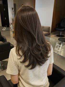 アン(Un) レイヤーカット/顔周りカット/メルティーカラー/髪質改善