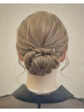 アンドモア(and MORE) ゆるふわシニヨン