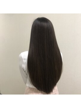 ウイ バイ ファースト 北四番丁店(u'i by first) カットはロングワンレンスタイル カラーはツヤツヤブラウン 美髪