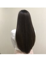 ウイ バイ ファースト 北四番丁店(u'i by first) カットはロングワンレンスタイル カラーはツヤツヤブラウン 美髪