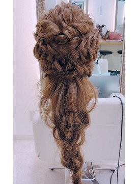 アニスミュゼ(anis musee) ロングヘアさんにお似合い☆編みおろしヘア