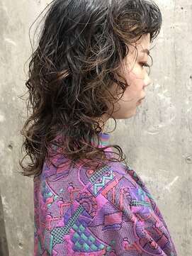 イデア(idea) #スパイラルパーマ#ミディアムウルフ#日比野未奈