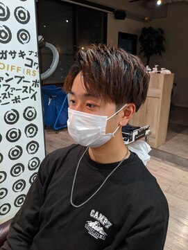 コワファーストナガサキシャンプーボーイ(COIFF1RST NAGASAKI SHAMPOO BOY) ショートセンターパート×アッシュブラウン