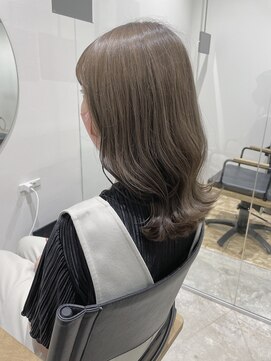 ヒトノワ(Hito.nowa) 透け感のあるグレーアッシュカラー