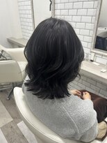 ニド(2do)&nbsp;ミディアムの巻き髪