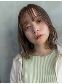 ミディアムレイヤーボブシースルーバングベージュカラー小顔