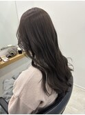 柔らかいグレージュカラー