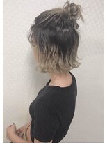 ジーレ(jiire)&nbsp;バレイヤージュグラデーションカラー切りっぱなしボブ/納村