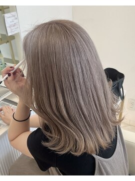ラピステン 福岡天神 大名店(Lapis) 10代・20代/ブリーチ1回～/赤み消し◎くすみ◎グレージュカラー