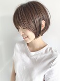 大人ナチュラル耳掛け前髪あり丸みショートボブ