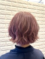 エル(Ailes) ダブルカラー ピンクベージュ ショートボブ