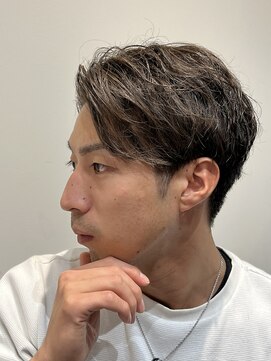 クオンヒール 堺筋本町店(QUON HEAL) 毛流れセンターパート/刈り上げ/フェザーパーマ/メンズショート