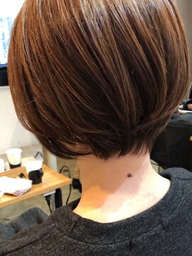 ネウィ ハウオリ 札幌駅前(newi hau'oli) 丸み大人ショートボブ