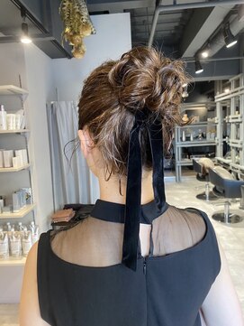 ディーエックス スリー(Dxxxx III) まとめ髪　ヘアセット