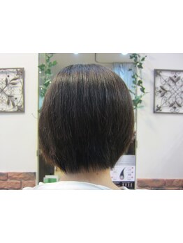 髪の内部からしっかり補修し本来の美しさを引き出す！髪の芯まで栄養を与え艶のある健康な美ストレートに♪