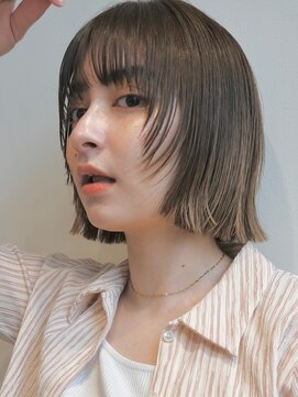 ノイカーム(noi Calm) 顔周りレイヤーカットくびれヘアミルクティーベージュカラー