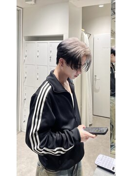 スキル ミナム 表参道(SKILL MiNam) 前下がりセンターパート×ホワイトカラー