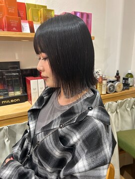 メルク ユニ(merc.uni) 小顔切りっぱなしボブ