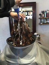 パーマのスタイルを固定しいきます。