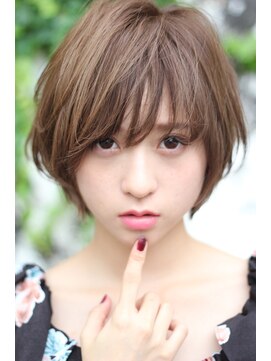 クーエフー(coo et fuu) ノームコアなショートボブにミルクティーカラー 藤沢輝守★