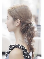 ソラ(sora)&nbsp;くせ毛が得意な美容室　くせ毛の可愛い編みおろしアレンジ