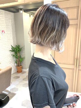 カルテット(Quartett) 【Quartett】大人可愛いホワイトベージュバレイヤージュカラー