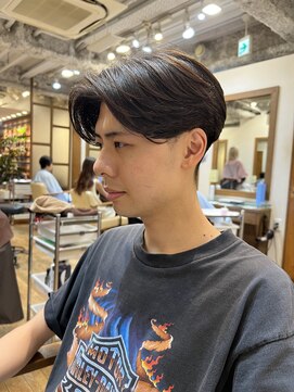 エクリ 麻布十番(equri) ニュアンスパーマ前下がりセンターパート