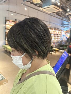 クララ 柏の葉T-SITE店(CLALA) 耳掛けショートヘア/ハイライトカラー