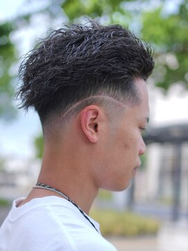 スラッシュ(SLASH) 短髪/スキンフェード/ツイストスパイラル/メンズパーマ/姫路