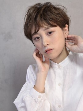 コイ(coii) アッシュブラウンのくせ毛風パーマショート