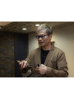 お客様の髪質や好みを深く理解したスタイリストが、あなただけに似合うスタイルをご提案します。