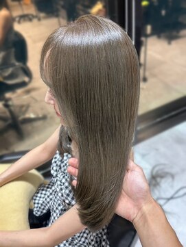 ディーエックス ウエスト(Dxxxx WEST) オリーブベージュ［韓国/顔周りカット/イルミナカラー］