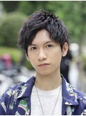 黒髪ツイストパーマアップバングツーブロック刈り上げスーツ