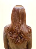 コーラルベージュ系大人巻き髪ロングスタイル