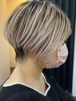 カムジーヘッド(COMEGHEAD)&nbsp;ダブルカラーショートボブインナーカラーハイライトケアブリーチ