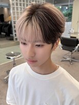 サンクマーケット 渋谷(cinq MARKET)&nbsp;センターパートとも相性のいいメンズハイトーンデザインカラー