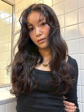 ヴヴ(Bub) 韓国風パーマ ウェーブヘア 20代 30代 ロングパーマ 黒髪 艶髪