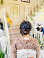 美容室 ティンカーベル ゆるふわシニヨンヘア